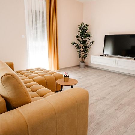 Sunrise View Apartment Nagyvárad Kültér fotó