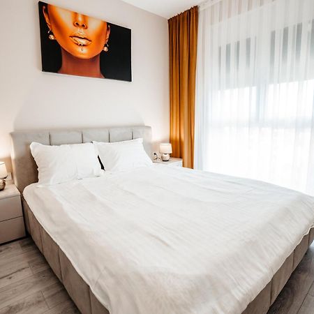 Sunrise View Apartment Nagyvárad Kültér fotó