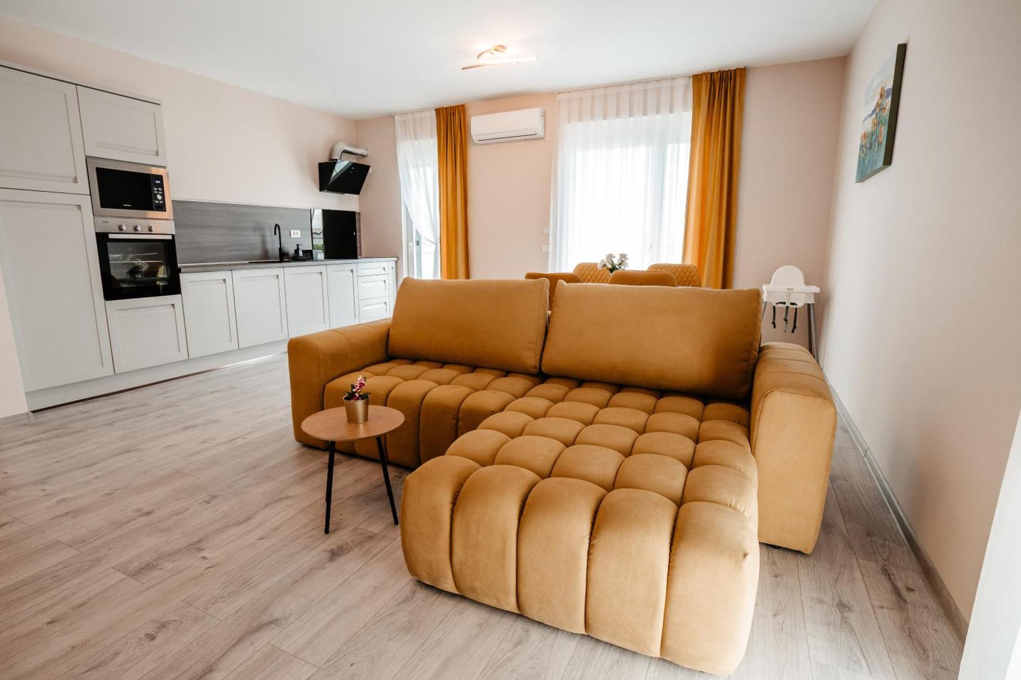 Sunrise View Apartment Nagyvárad Kültér fotó